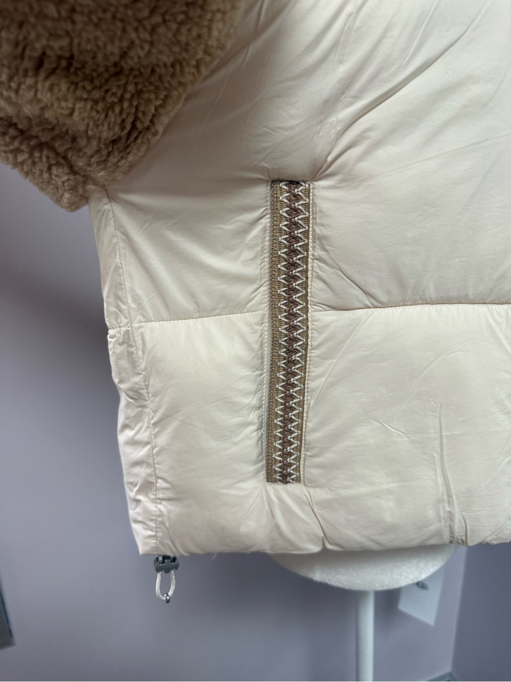 UGG Women's Mykah Puffer Jacket size L - Picture 7 of 10